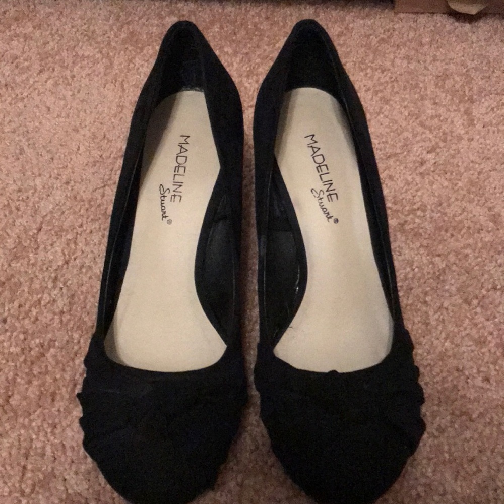 Black wedges